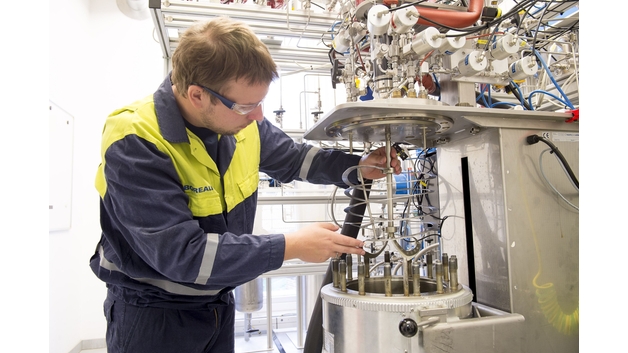 Raman spectroscopic slurry polymerization processes