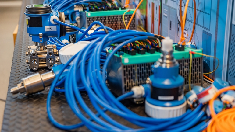 Zkušební zátěž Ethernet-APL prováděná ve společnosti Endress+Hauser v Reinachu ve Švýcarsku s více než 240 zařízeními.