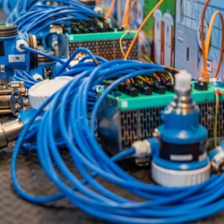 Zkušební zátěž Ethernet-APL prováděná ve společnosti Endress+Hauser v Reinachu ve Švýcarsku s více než 240 zařízeními.