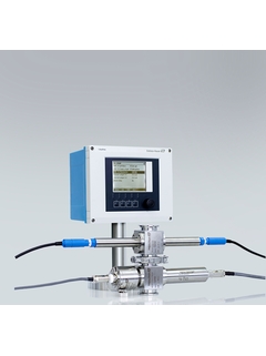 Liquiline CM44P s procesním fotometrem OUSAF44 UV a Memosens senzory pro měření pH a vodivosti