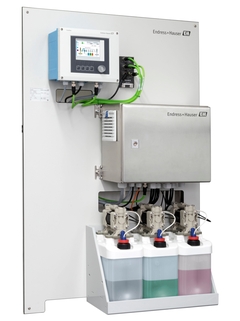 Liquiline Control CDC90 automaticky čistí, validuje a kalibruje pH a ORP senzory.
