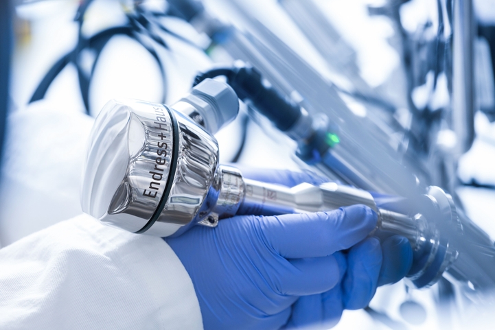 Hygienický teploměr iTHERM TM411 instalovaný v bioreaktoru