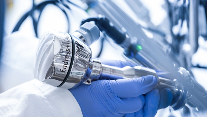 Hygienický teploměr iTHERM TM411 instalovaný v bioreaktoru