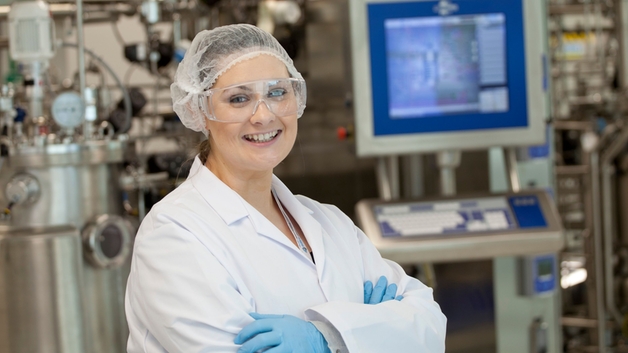 Biotechnolog v laboratoři