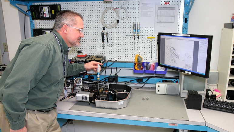 Technik technologie Raman provádí optimalizaci spektrografu