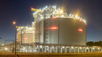 Měření hladiny v nádrži LNG v ropném a plynárenském průmyslu