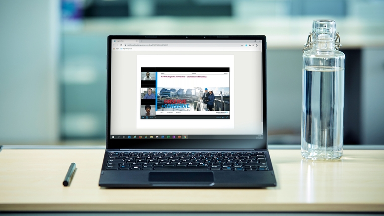 Notebook s přenosem probíhajícího online semináře společnosti Endress+Hauser