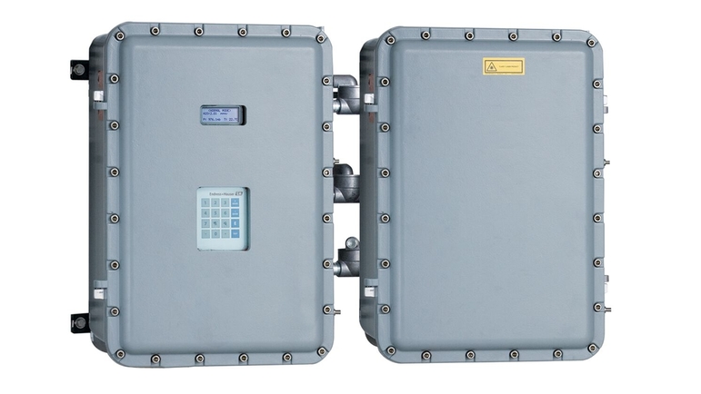 Analyzátor plynu TDLAS ve dvou skříňových jednotkách od společnosti Endress+Hauser
