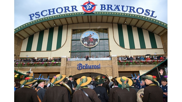 Festivalový stan Pschorr Bräurosl na Oktoberfestu v Mnichově