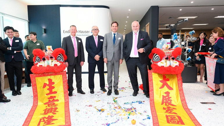 Jens Winkelmann, Richard Yu, Frank Grütter a Matthias Altendorf na slavnostním otevření.