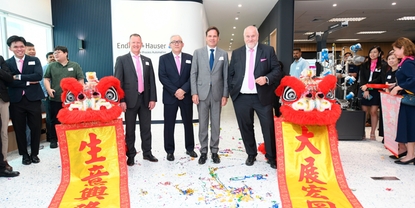 Jens Winkelmann, Richard Yu, Frank Grütter a Matthias Altendorf na slavnostním otevření.