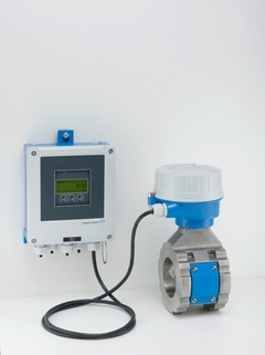 Picture of total solids meter Proline Teqwave MW 500 with remote transmitter